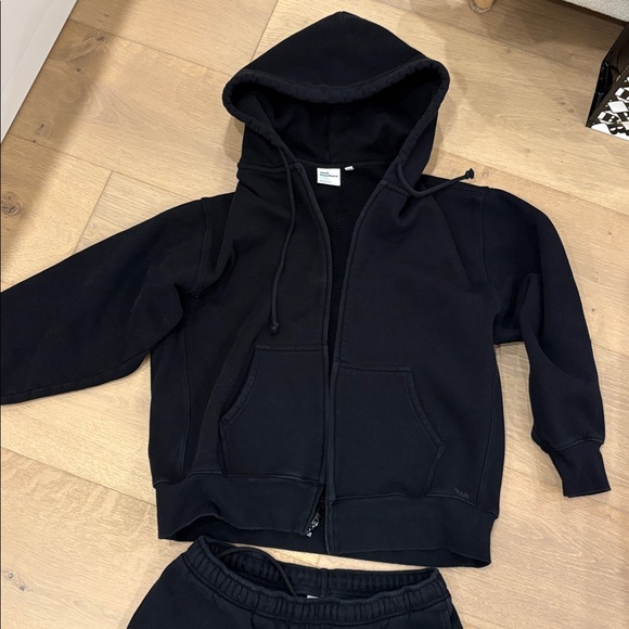 Aritzia TNA Sweatflece Cozy Fleece Mega Fit black matching sweatsuit - Picture 4 of 9